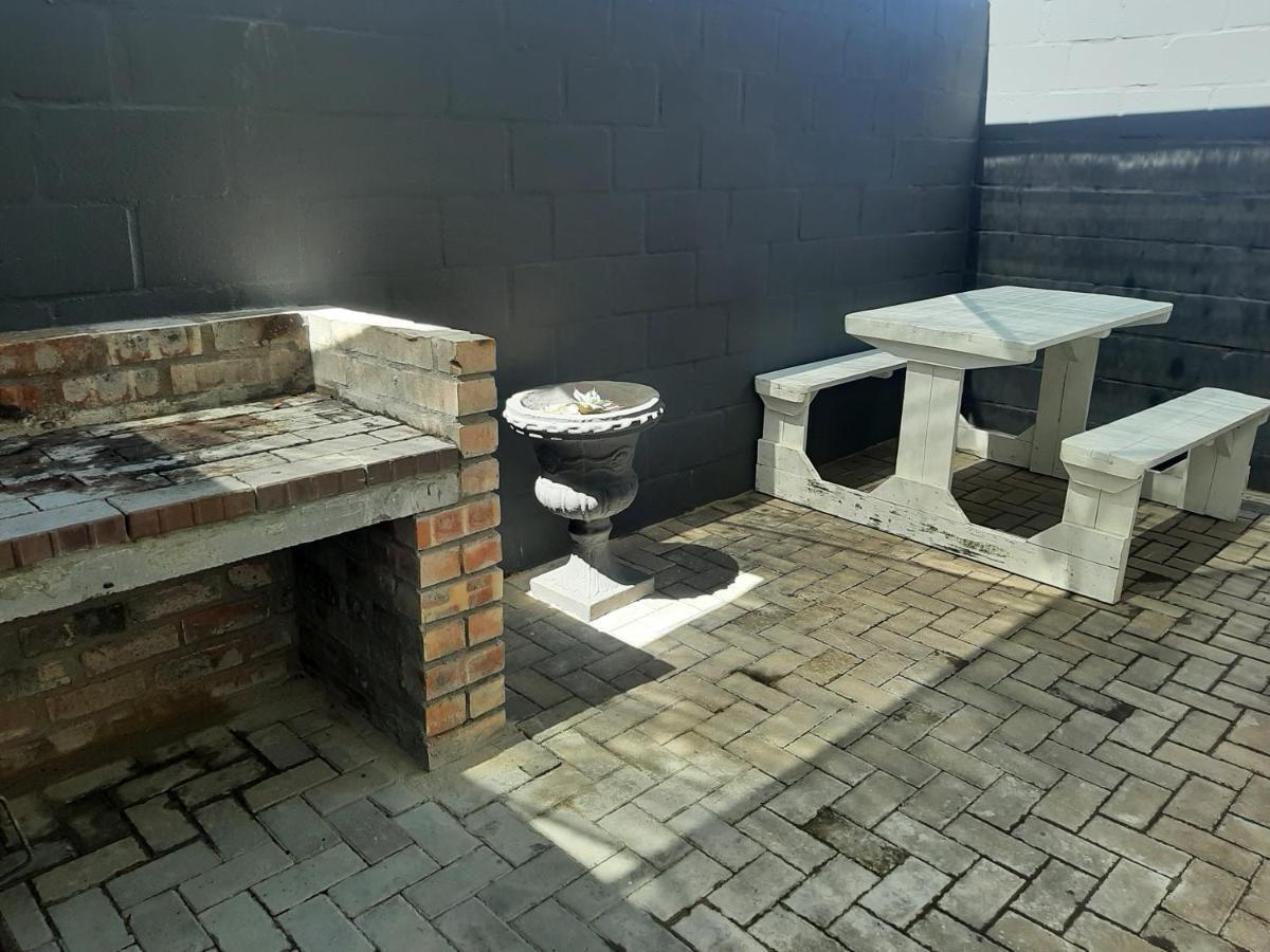 Croeso Guest House 랑게바안 외부 사진